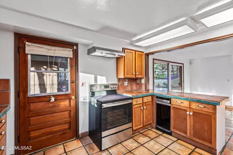 Kitchen - 405 E River Rd, Tucson, AZ 85704 photo 4 of 6
