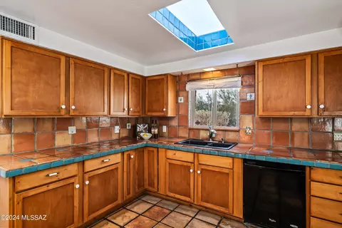 Kitchen - 405 E River Rd, Tucson, AZ 85704 photo 5 of 6