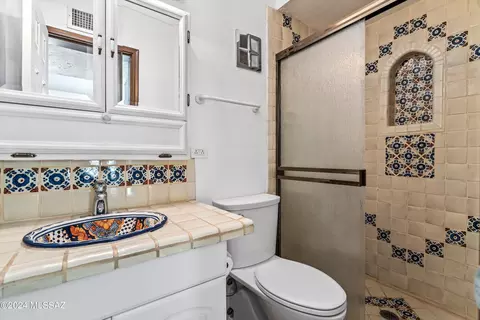 Bath - 405 E River Rd, Tucson, AZ 85704 photo 1 of 3