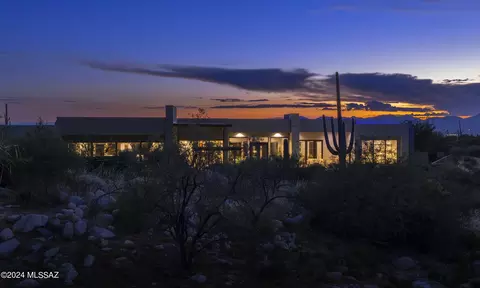8005 N Barrel Cactus Dr, Tucson, AZ 85718