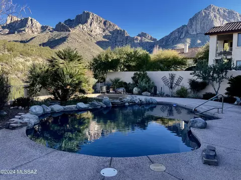 10130 N Calle Del Carnero, Oro Valley, AZ 85737