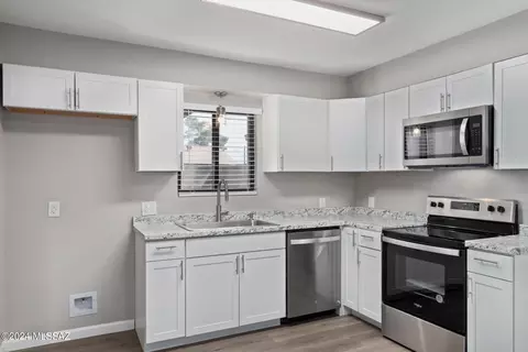 21 E Schilling Pl, Tucson, AZ 85706 photo 7