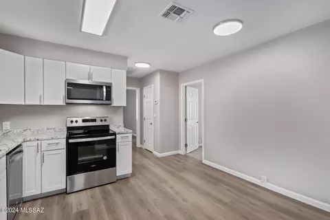 21 E Schilling Pl, Tucson, AZ 85706 photo 9