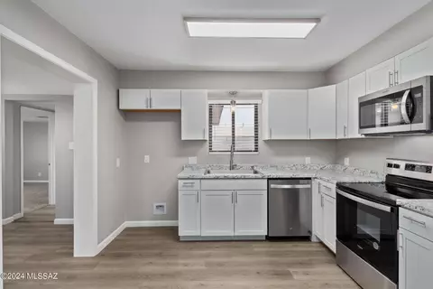 21 E Schilling Pl, Tucson, AZ 85706 photo 8