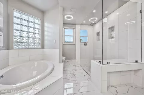 Bath - 13005 E Cape Horn Dr, Tucson, AZ 85749 photo 3 of 7