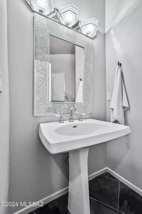 Bath - 13005 E Cape Horn Dr, Tucson, AZ 85749 photo 6 of 7