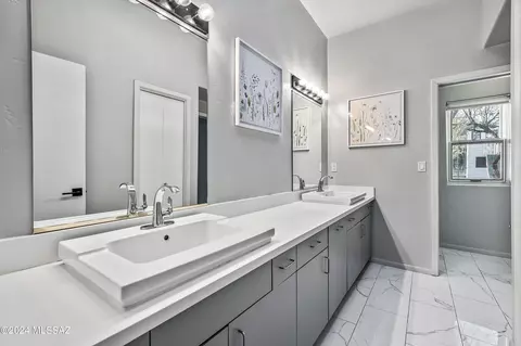 Bath - 13005 E Cape Horn Dr, Tucson, AZ 85749 photo 4 of 7