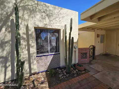 315 N Calle Del Chancero, Green Valley, AZ 85614