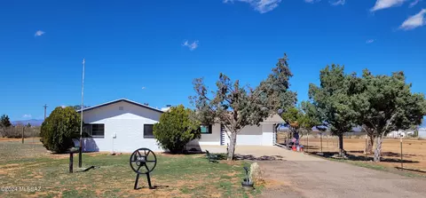 233 E Geneva St, Pearce, AZ 85625