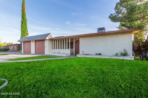 4112 E Sylvane Dr, Tucson, AZ 85711 photo 8