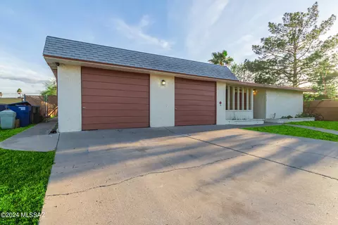 4112 E Sylvane Dr, Tucson, AZ 85711 photo 5