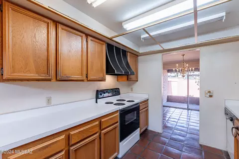 Kitchen - 13 E Mediterranean Dr, Tucson, AZ 85704 photo 4 of 5
