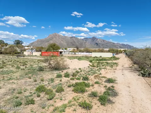 7845 N Northern Ave, Tucson, AZ 85704