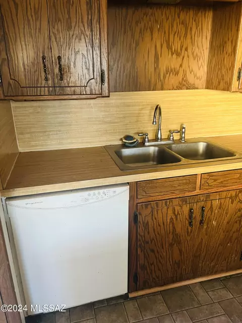 Kitchen - 143 N Curtis Ave, Willcox, AZ 85643 photo 4 of 5