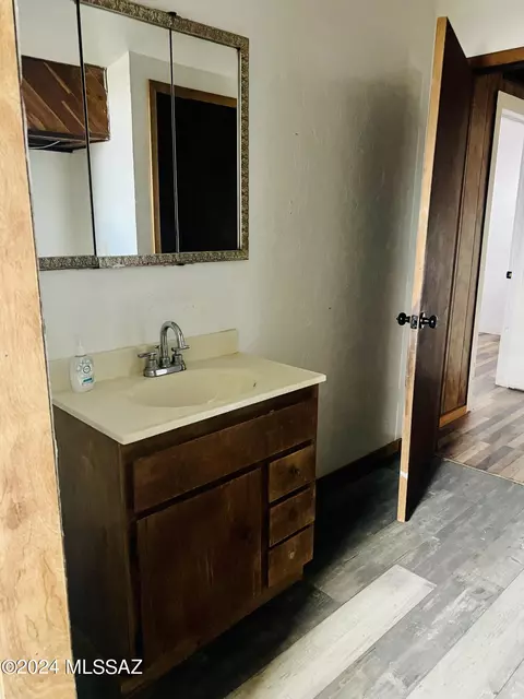 Bath - 143 N Curtis Ave, Willcox, AZ 85643 photo 1 of 3