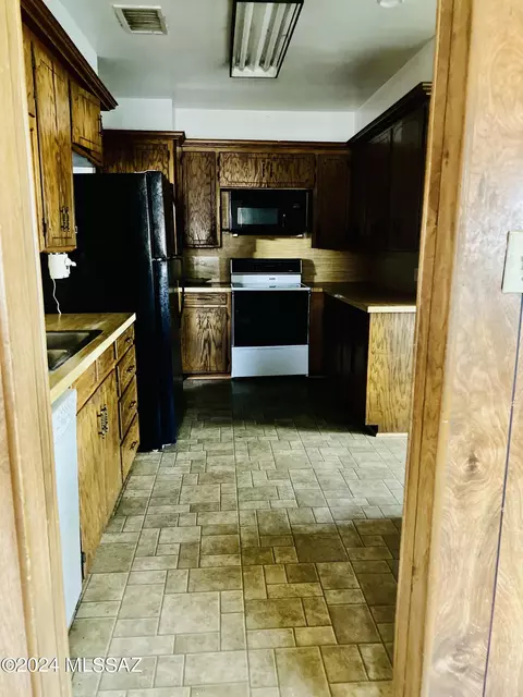 Kitchen - 143 N Curtis Ave, Willcox, AZ 85643 photo 3 of 5