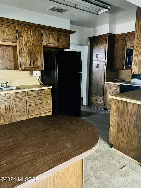 Kitchen - 143 N Curtis Ave, Willcox, AZ 85643 photo 2 of 5