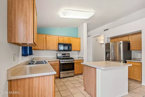 Kitchen - 9442 E Bench Mark Loop, Tucson, AZ 85747 photo 2 of 5