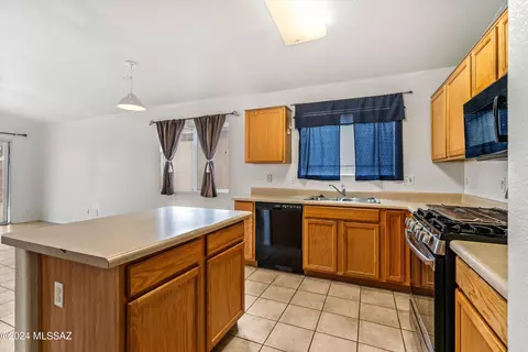Kitchen - 9442 E Bench Mark Loop, Tucson, AZ 85747 photo 1 of 5