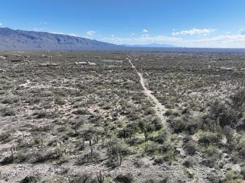 12756 E Nighthawk Ranch Pl, Tucson, AZ 85749 photo 2