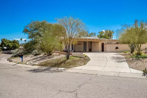 6820 E Cooper St, Tucson, AZ 85710 photo 2