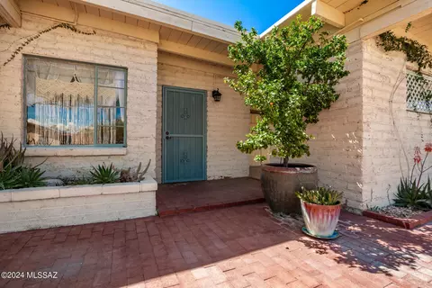 6820 E Cooper St, Tucson, AZ 85710 photo 4
