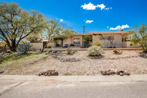 6820 E Cooper St, Tucson, AZ 85710