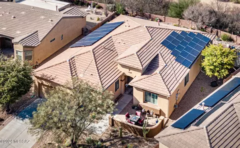 1066 W Bosch Dr, Green Valley, AZ 85614