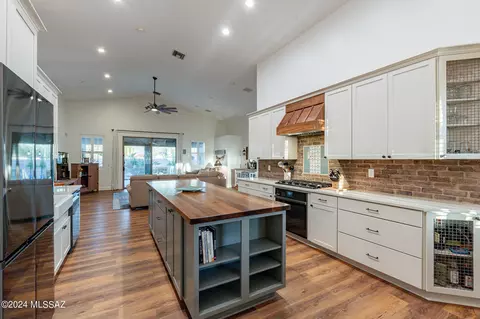 8198 N White Stallion Pl, Tucson, AZ 85743