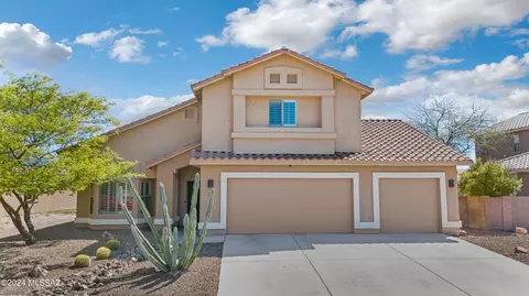 7962 N Iron Ridge Dr, Tucson, AZ 85743