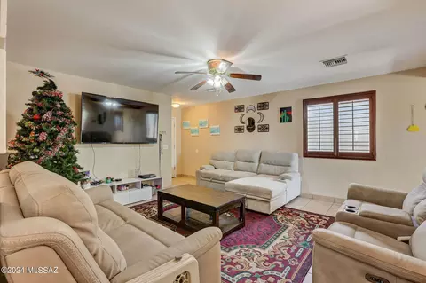 Living - 5284 E Desert Straw Ln, Tucson, AZ 85756 photo 2 of 3