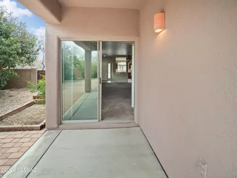 689 E Pima Meadows Dr, Vail, AZ 85641 photo 8