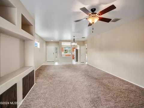 689 E Pima Meadows Dr, Vail, AZ 85641 photo 3