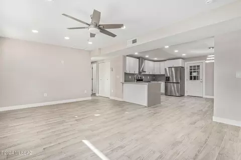 2101 E Highland Dr, Tucson, AZ 85706 photo 7