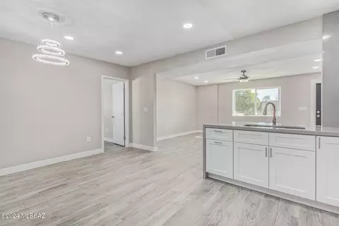 2101 E Highland Dr, Tucson, AZ 85706 photo 10