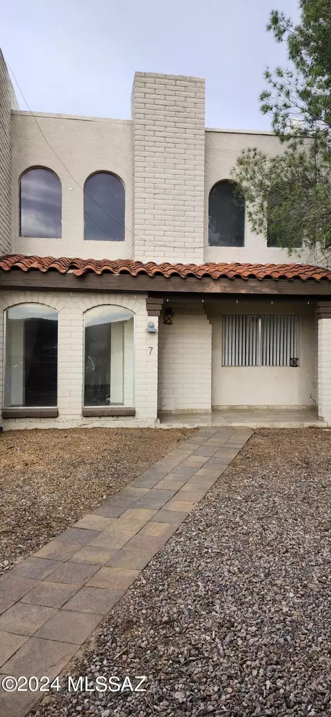 7 Pioneer Ct, Nogales, AZ 85621