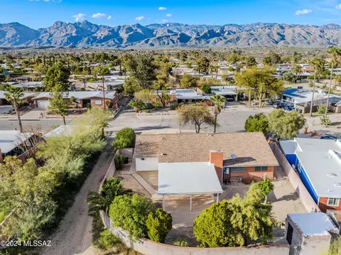 9076 E Bellevue St, Tucson, AZ 85715