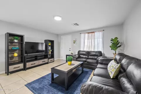 5731 S Santa Clara Ave, Tucson, AZ 85706