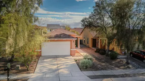 2795 W Greenstreak Dr, Tucson, AZ 85741