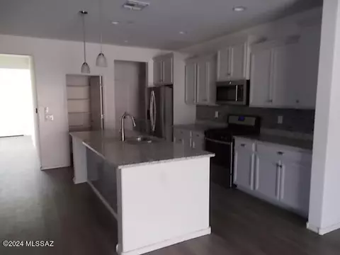 14263 E Axle Dr, Vail, AZ 85641 photo 4