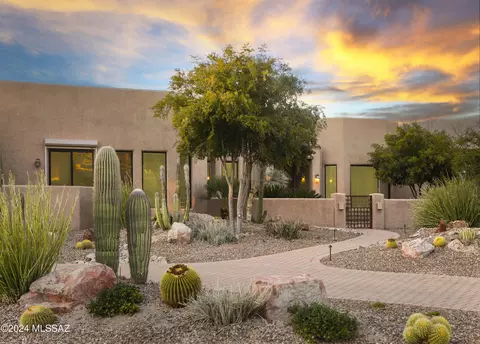 109 E Loch Lomond Pl, Oro Valley, AZ 85737
