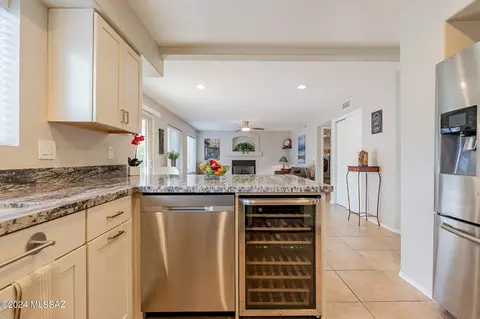 Kitchen - 10970 E Fourwing Pl, Tucson, AZ 85748 photo 5 of 8