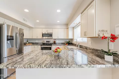 Kitchen - 10970 E Fourwing Pl, Tucson, AZ 85748 photo 2 of 8