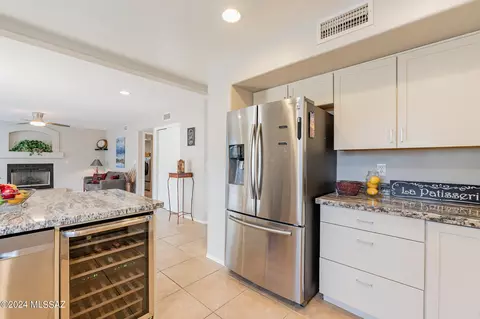 Kitchen - 10970 E Fourwing Pl, Tucson, AZ 85748 photo 4 of 8