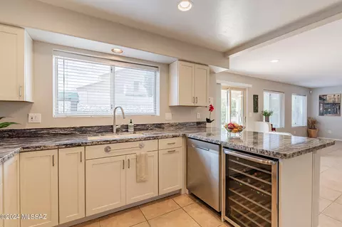 Kitchen - 10970 E Fourwing Pl, Tucson, AZ 85748 photo 6 of 8