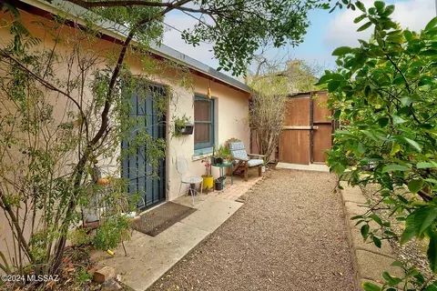 Exterior - 35 E University Blvd, Tucson, AZ 85705 photo 5 of 10