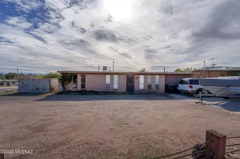 1801 W Merlin Rd, Tucson, AZ 85713