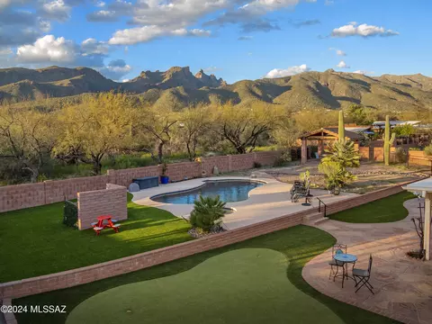 9251 E Snyder Rd, Tucson, AZ 85749