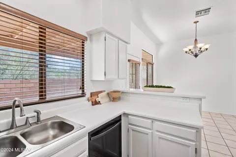 10650 E Migratory Pl, Tucson, AZ 85748 photo 13