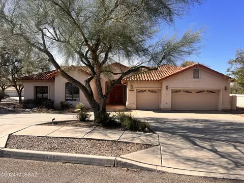 7470 E Knollwood Dr, Tucson, AZ 85750